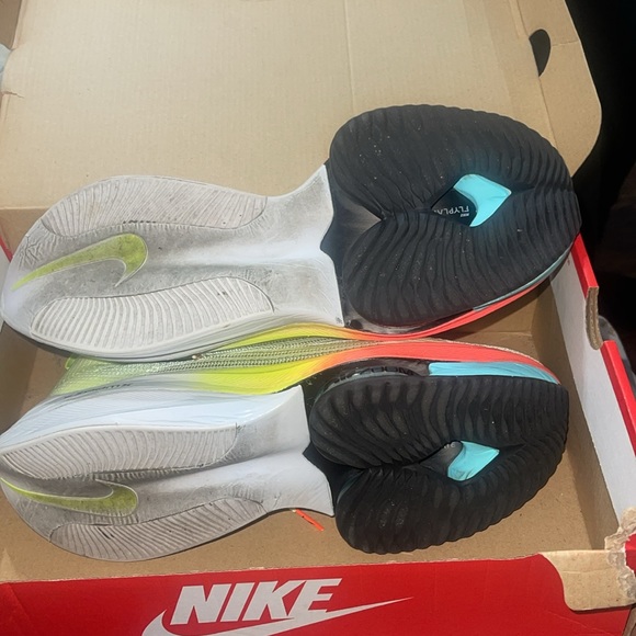 Hello I have some Nikes worn once for sale still brand new. - Picture 4 of 5